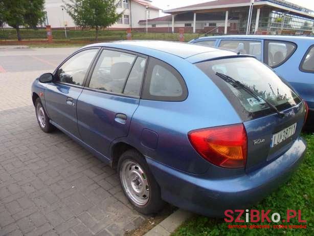 2000' Kia Rio photo #2
