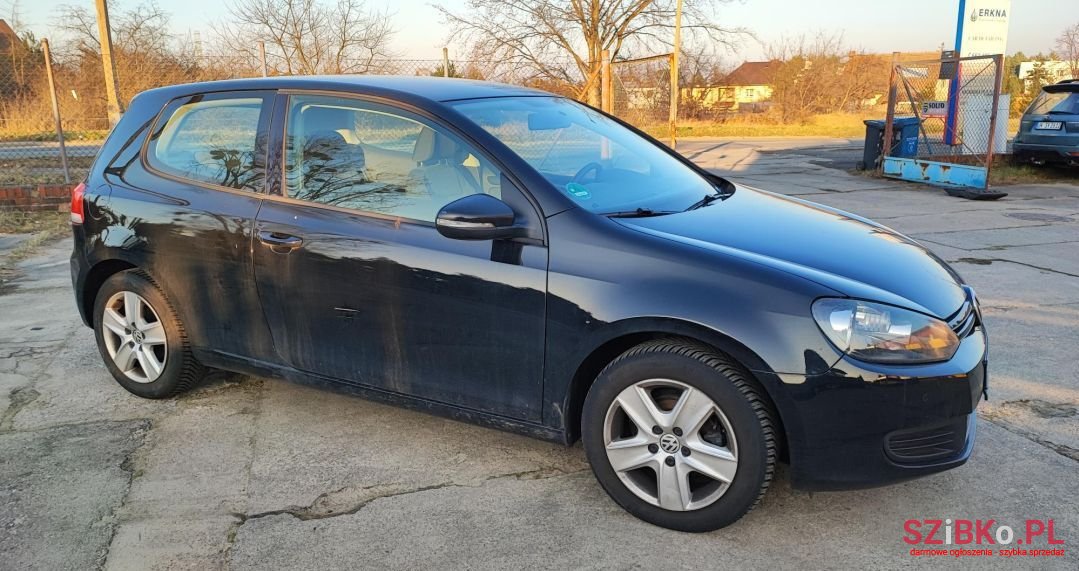 2010' Volkswagen Golf photo #5