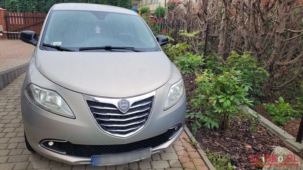 2011' Lancia Ypsilon 0.9 Gold S&S photo #5