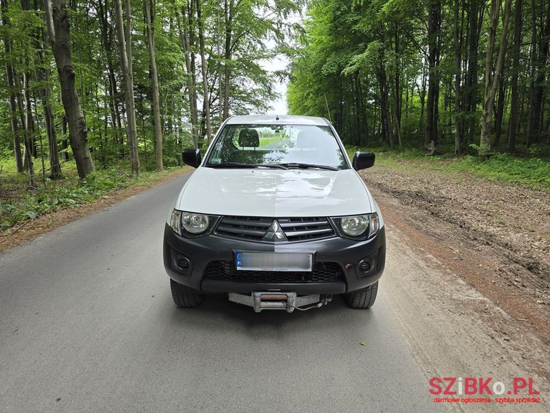 2013' Mitsubishi L200 photo #2