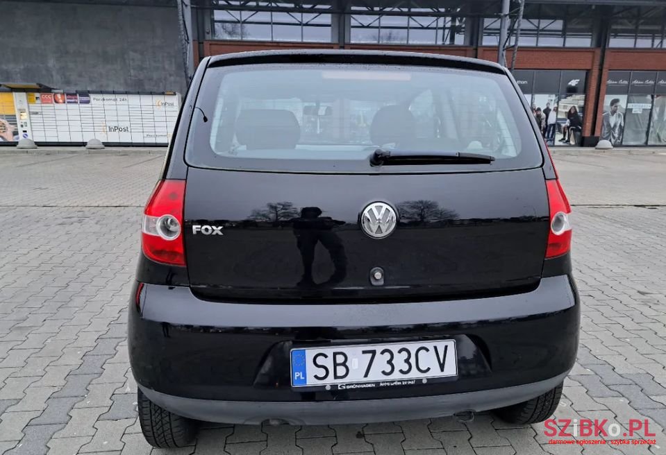 2006' Volkswagen Fox photo #6