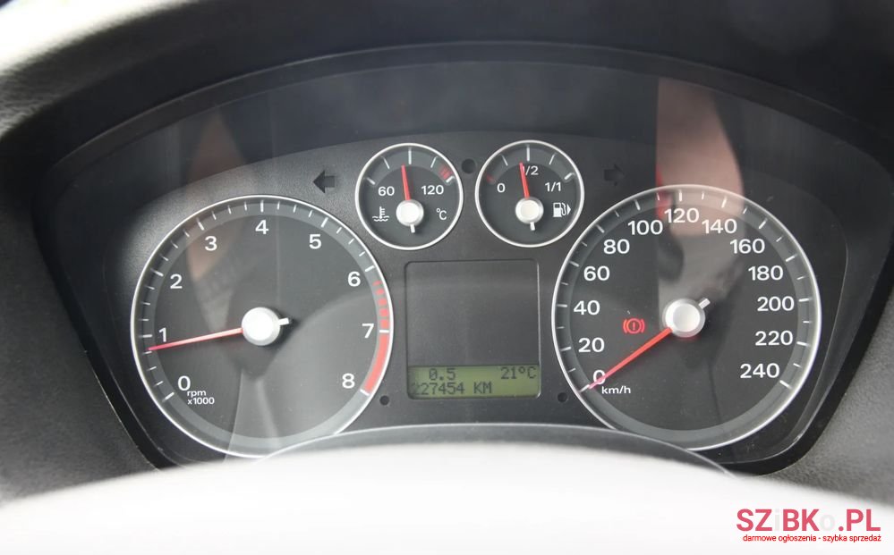 2005' Ford Focus 1.6 Trend photo #3