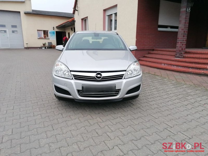 2008' Opel Astra photo #2