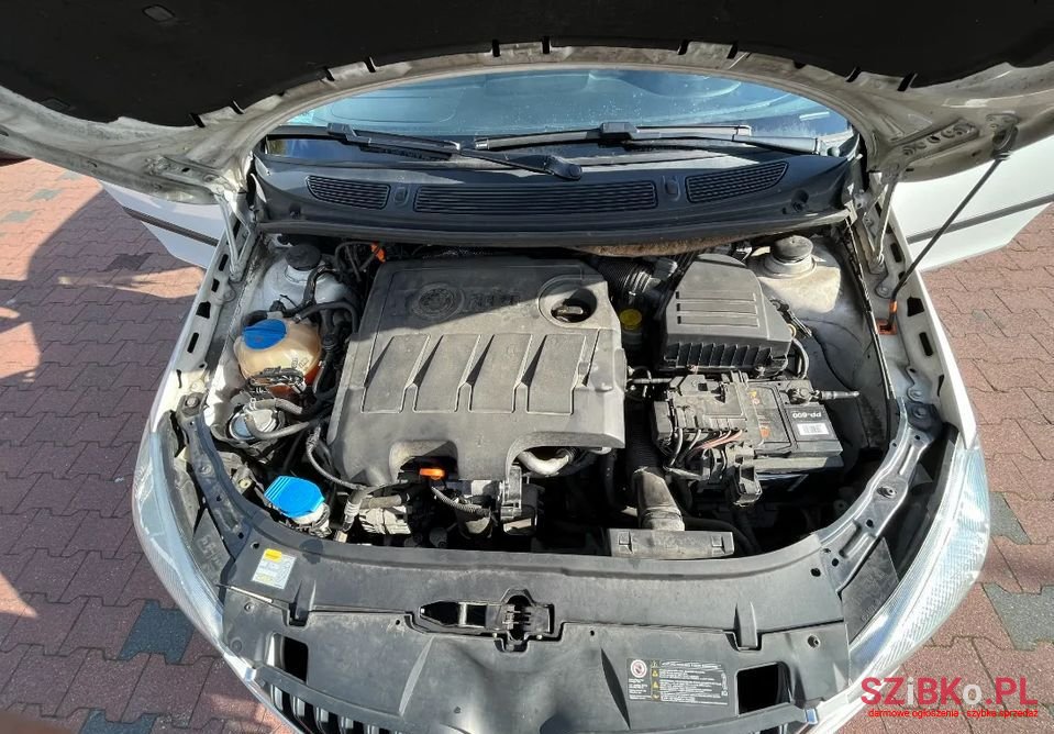 2011' Skoda Fabia photo #2