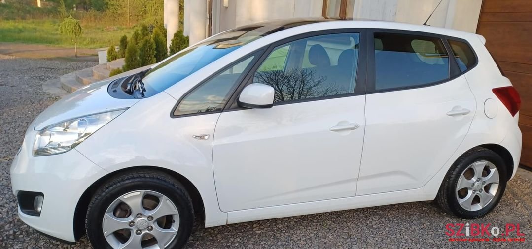 2011' Kia Venga photo #2