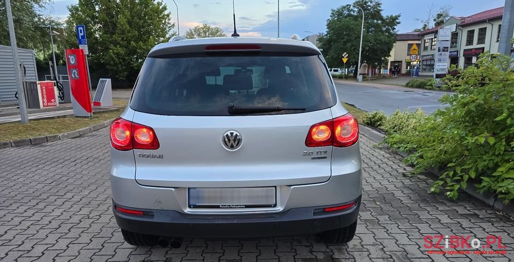 2011' Volkswagen Tiguan photo #6