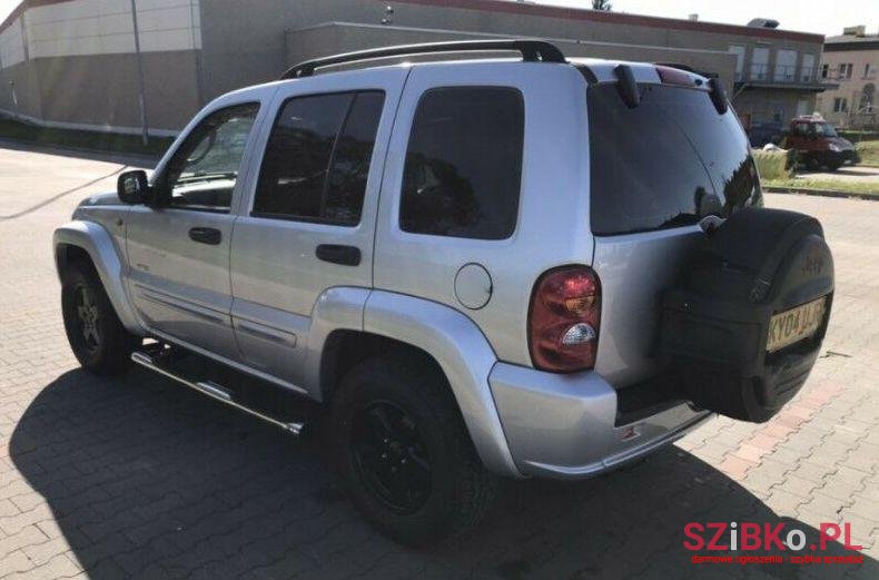 2004' Jeep Cherokee Liberty photo #2