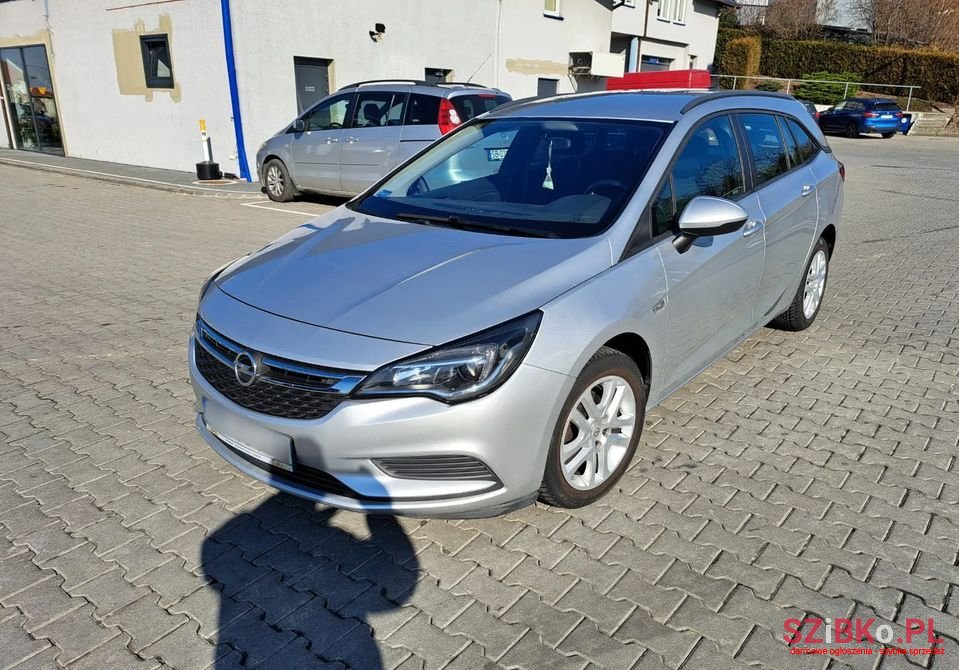 2017' Opel Astra photo #3