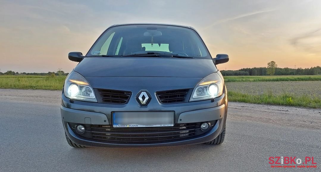 2007' Renault Grand Scenic photo #2