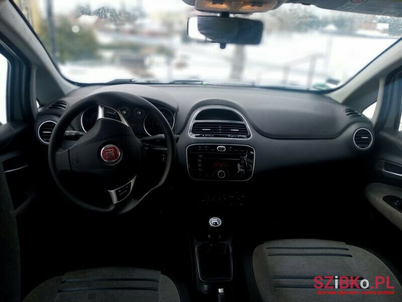 2010' Fiat Punto photo #2