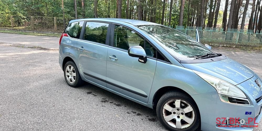 2010' Peugeot 5008 photo #6