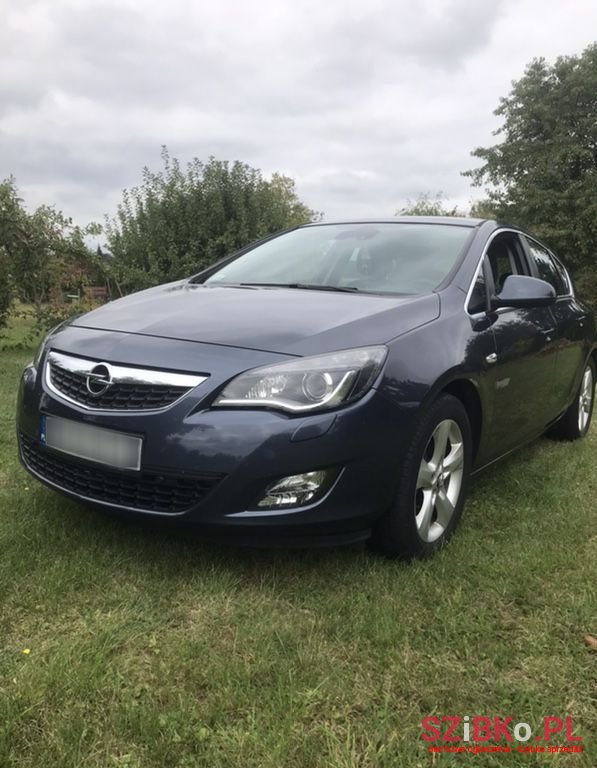 2010' Opel Astra photo #3