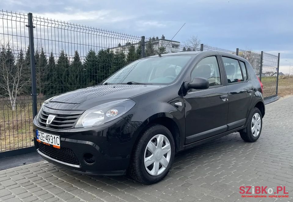 2011' Dacia Sandero photo #6