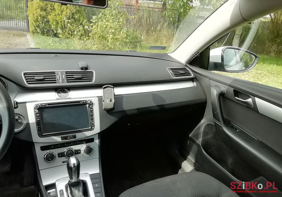 2011' Volkswagen Passat photo #6