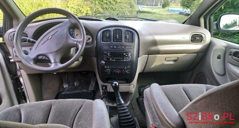 2003' Chrysler Caravan photo #2
