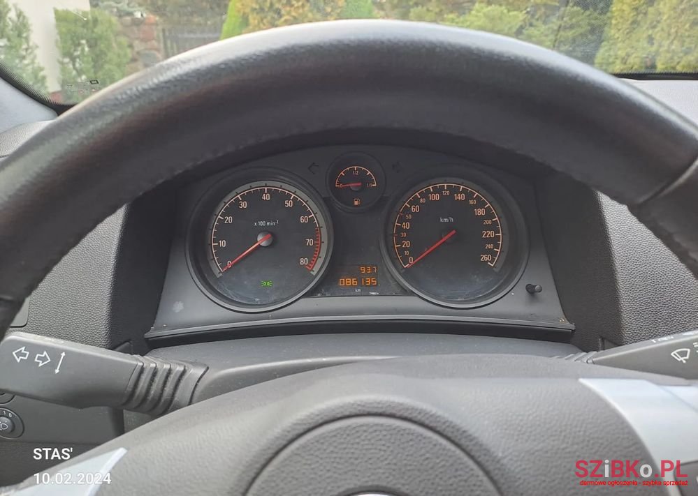 2011' Opel Astra photo #5