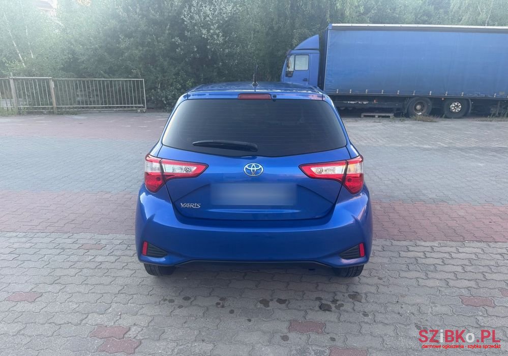 2019' Toyota Yaris 1.5 Premium photo #5