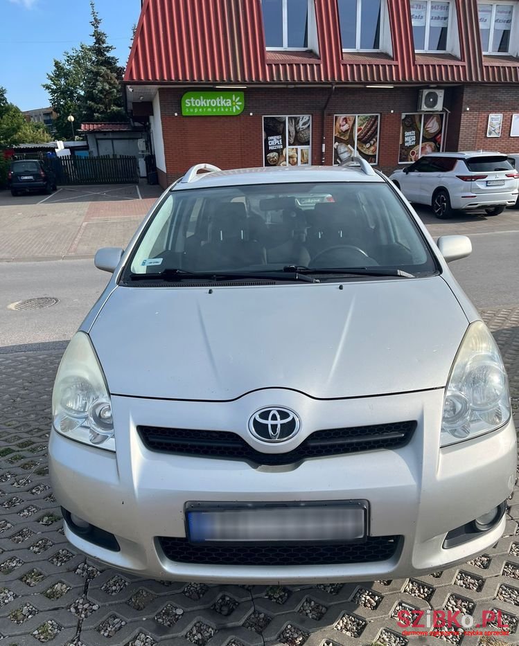 2008' Toyota Corolla Verso photo #1