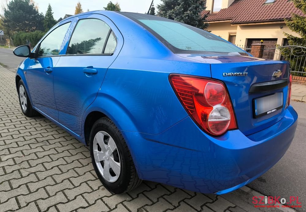 2013' Chevrolet Aveo Ver-1-2-Lt photo #3