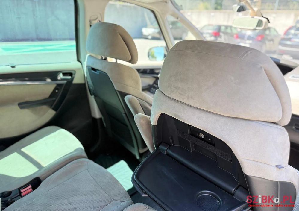 2009' Citroen C4 Grand Picasso photo #4