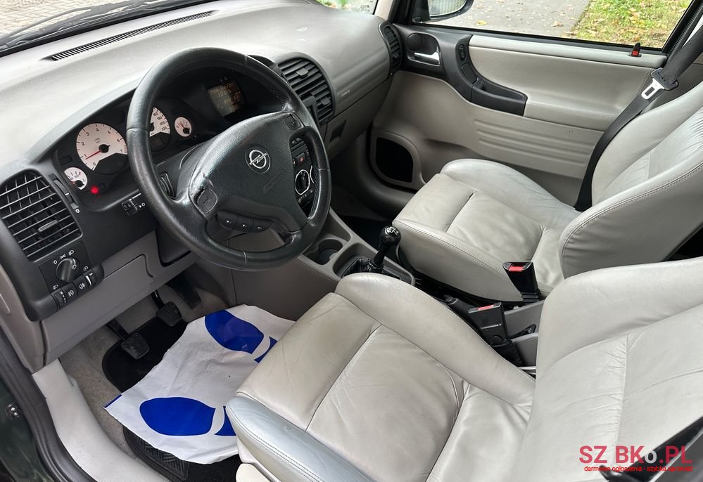 2003' Opel Zafira 1.6 16V Elegance photo #2