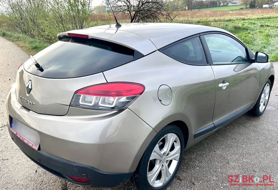 2009' Renault Megane photo #5