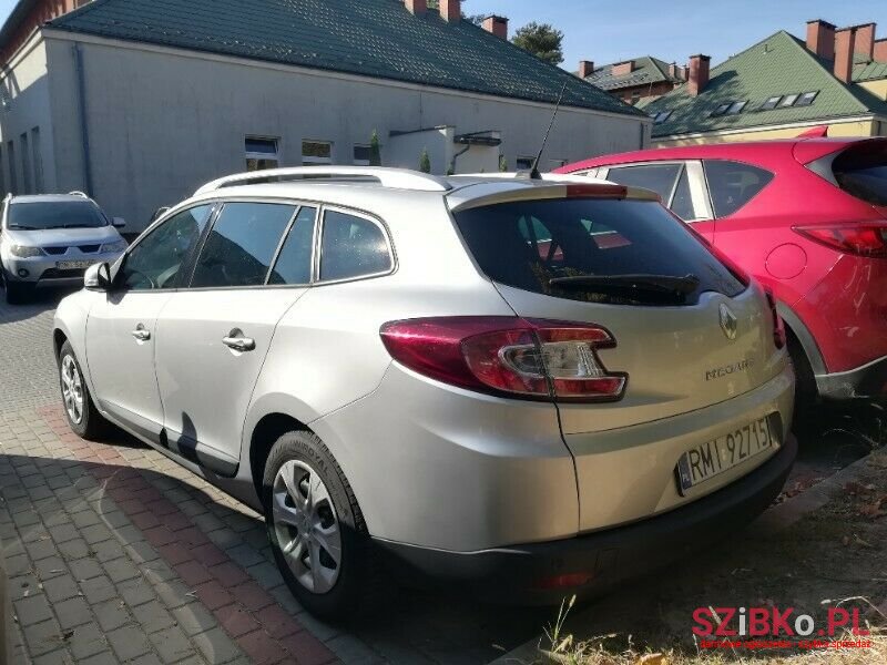 2009' Renault Megane photo #6