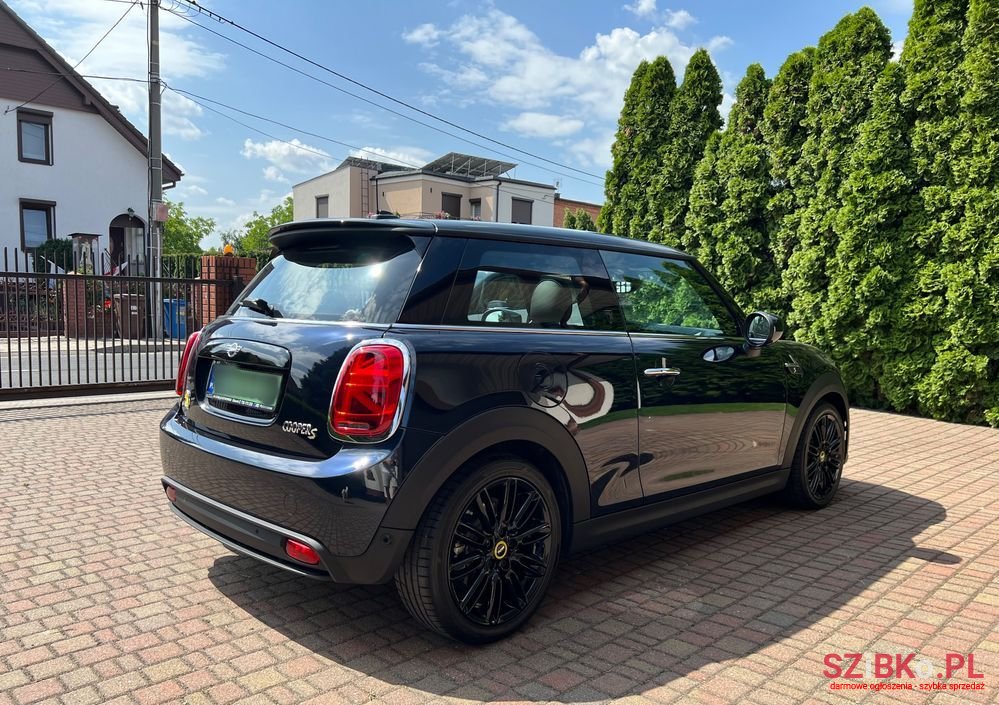 2021' MINI Cooper photo #6