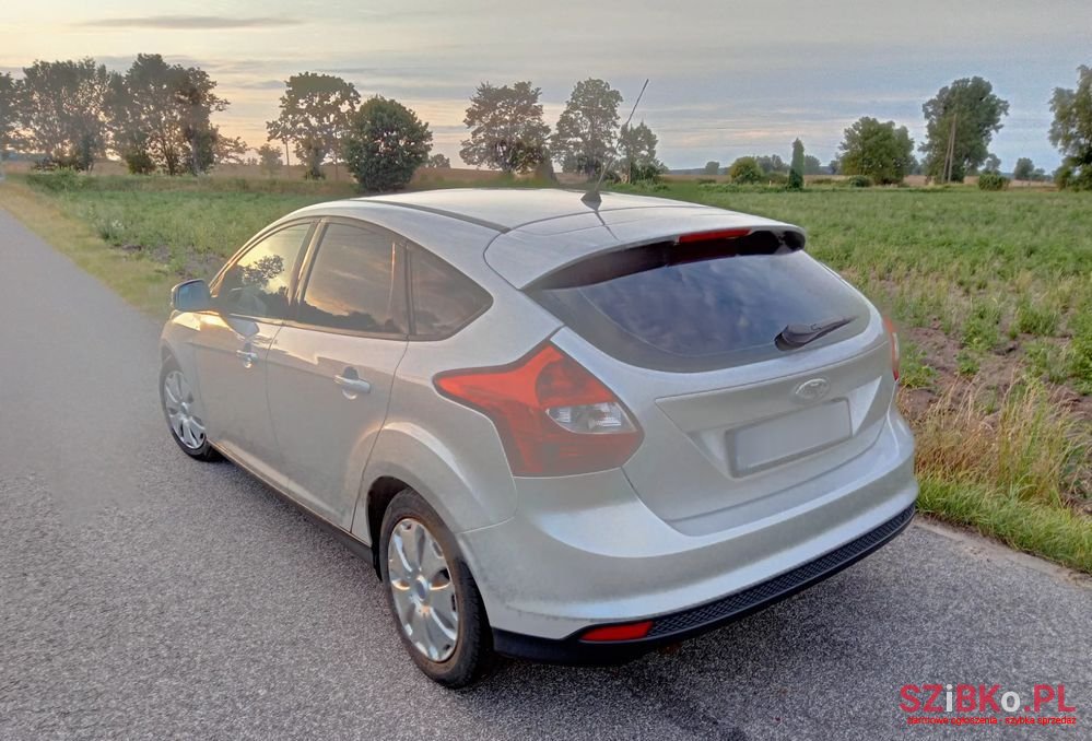 2011' Ford Focus photo #3