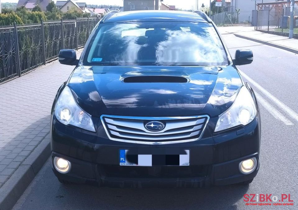 2010' Subaru Outback photo #3