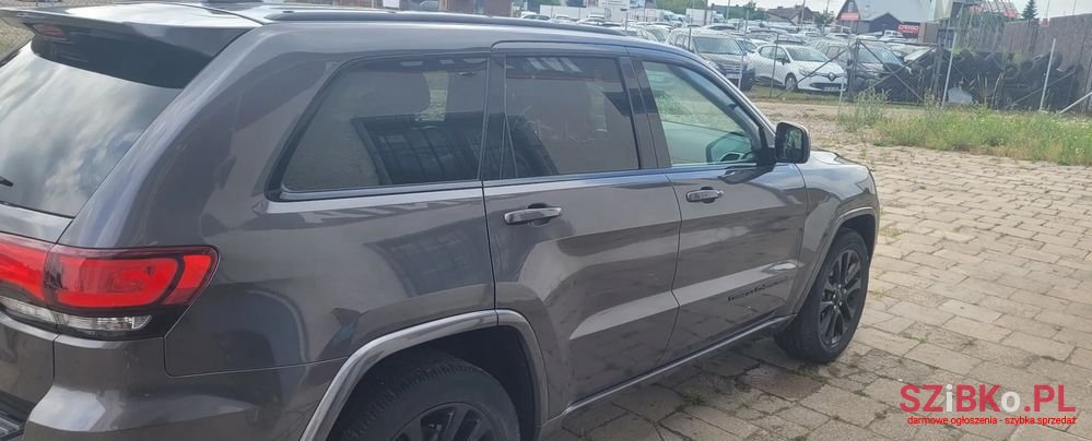 2018' Jeep Grand Cherokee photo #2