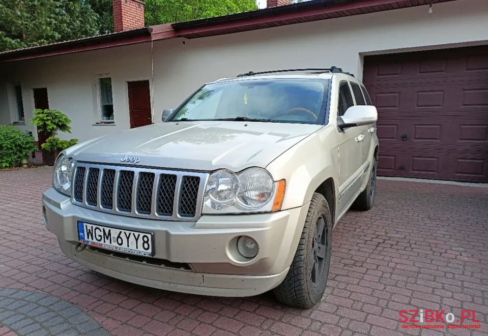 2007' Jeep Grand Cherokee photo #1