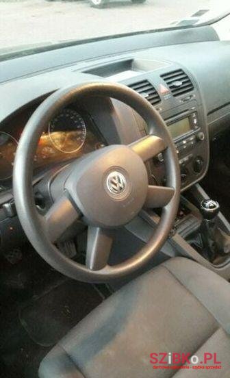 2005' Volkswagen Golf photo #2