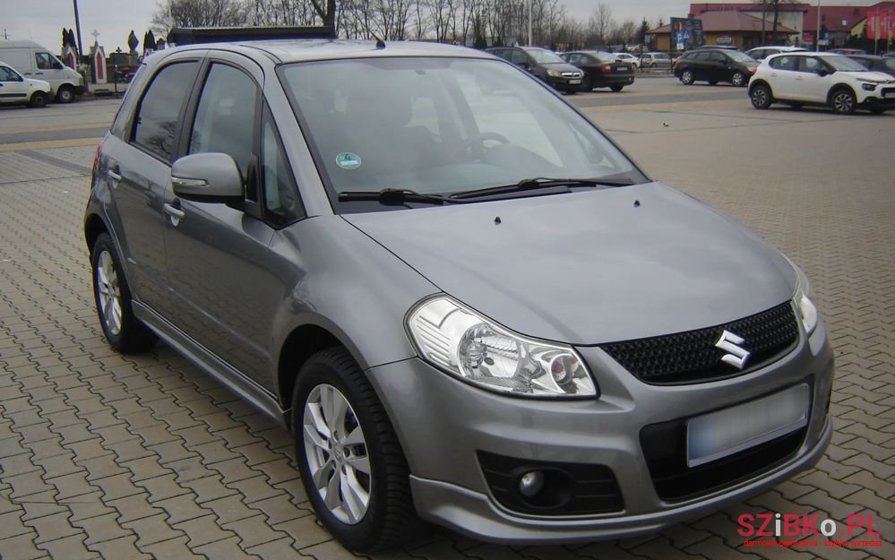 2012' Suzuki SX4 photo #2
