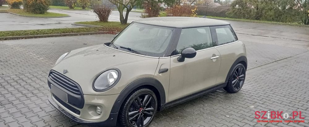 2019' MINI One Essential Trim photo #3