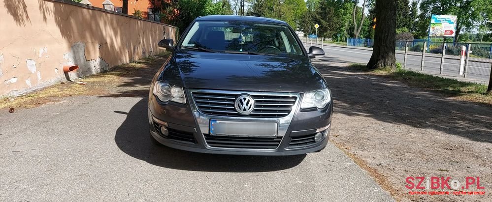 2005' Volkswagen Passat 2.0 Tdi Highline photo #4