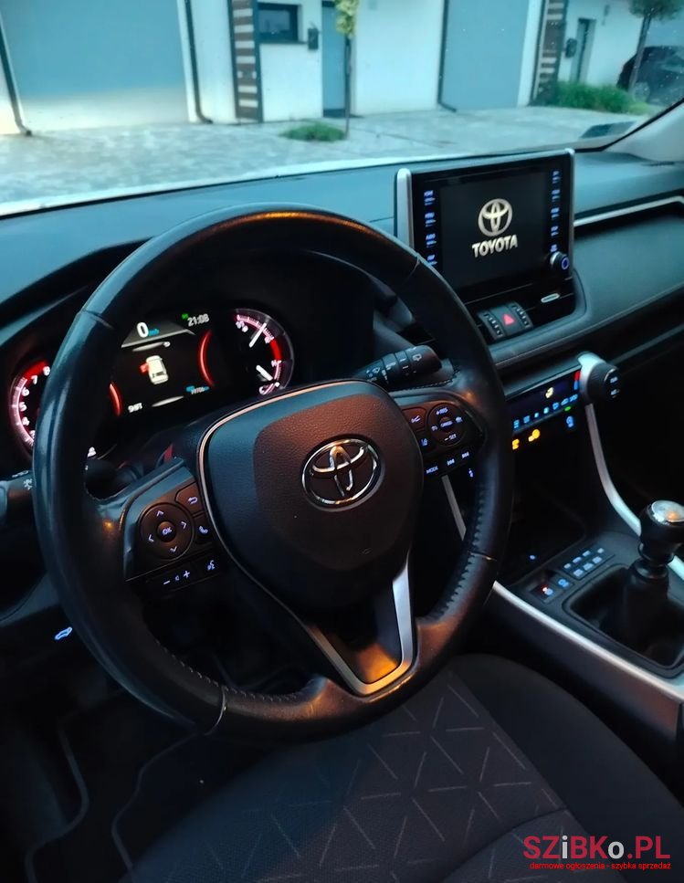 2019' Toyota RAV4 photo #2