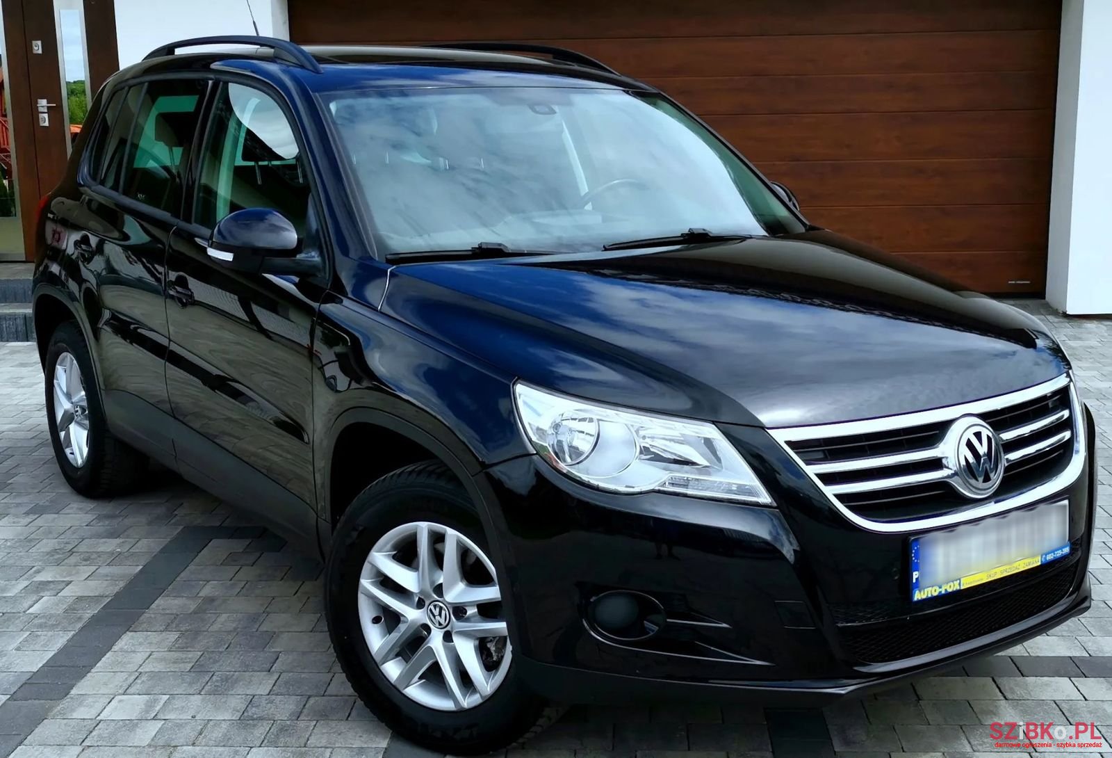 2011' Volkswagen Tiguan photo #4