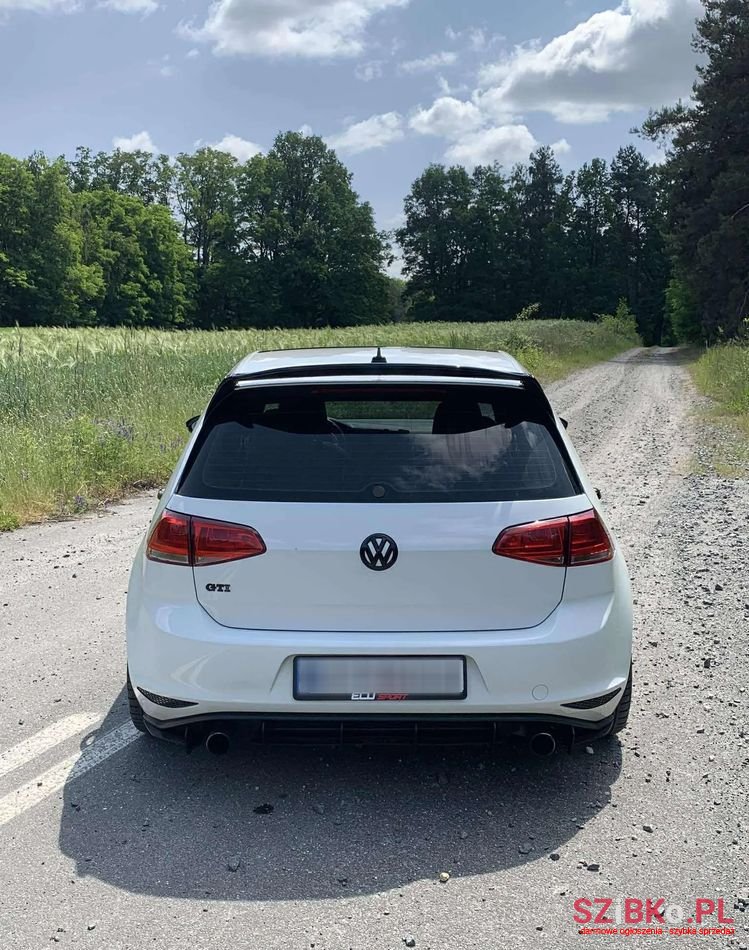 2015' Volkswagen Golf photo #6