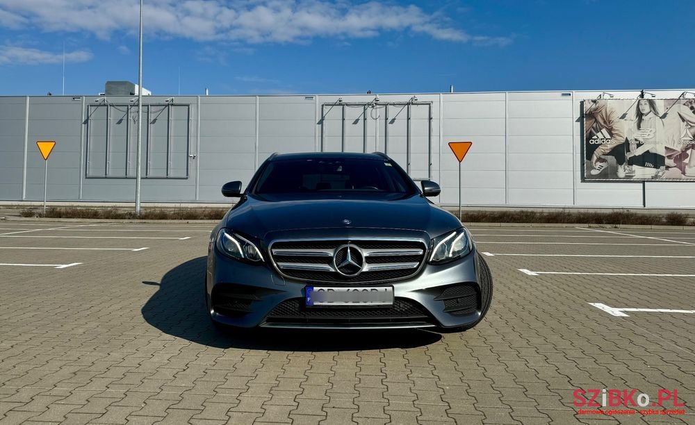 2017' Mercedes-Benz E-Class photo #3