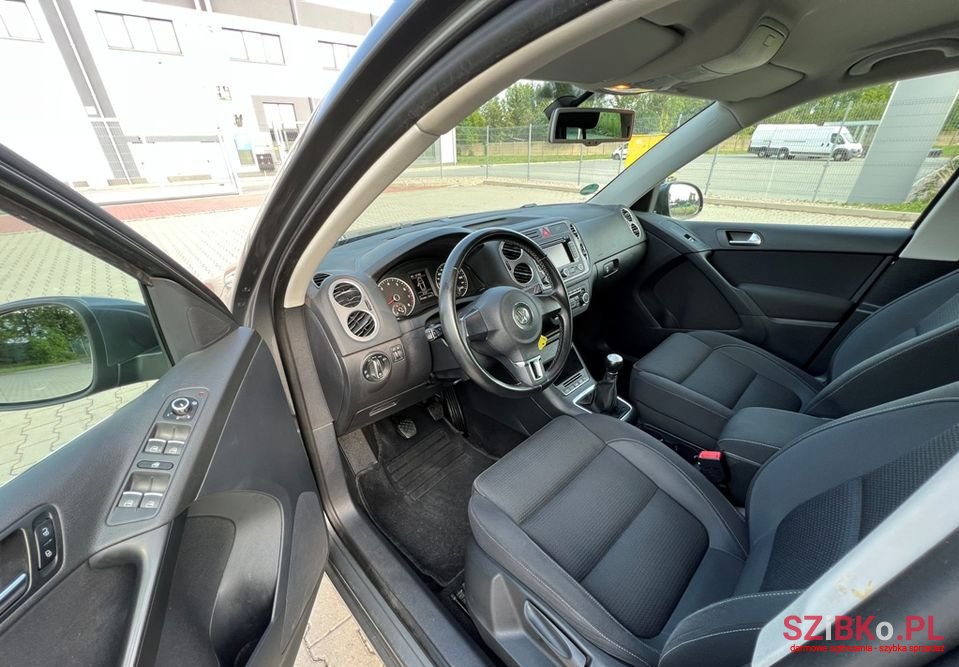 2010' Volkswagen Tiguan photo #6
