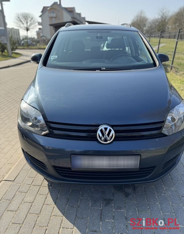 2009' Volkswagen Golf Plus photo #1