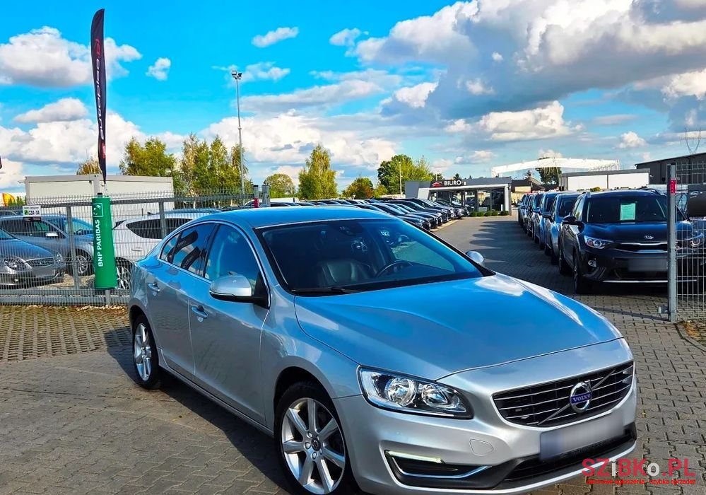2017' Volvo S60 D2 Drive-E Momentum photo #2
