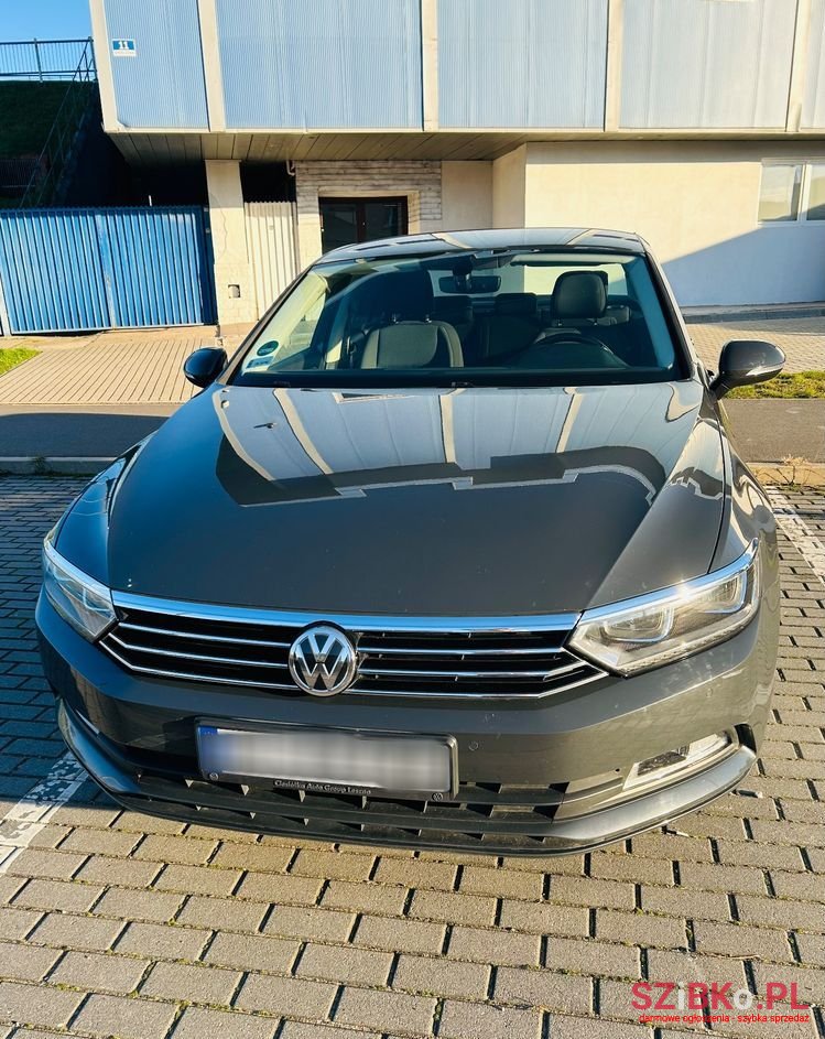 2016' Volkswagen Passat photo #2