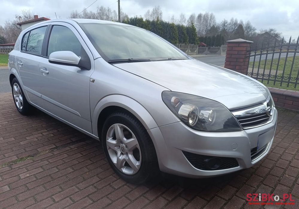 2008' Opel Astra Iii 1.4 Elegance photo #1