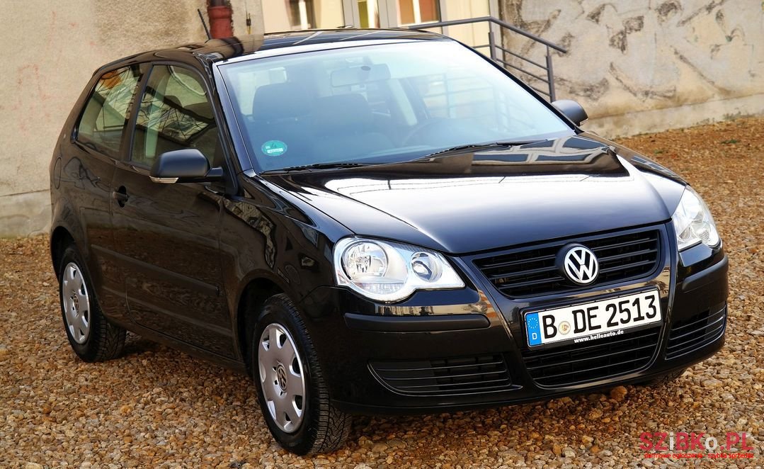 2005' Volkswagen Polo photo #2