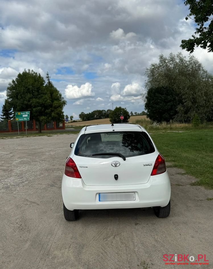 2008' Toyota Yaris photo #5