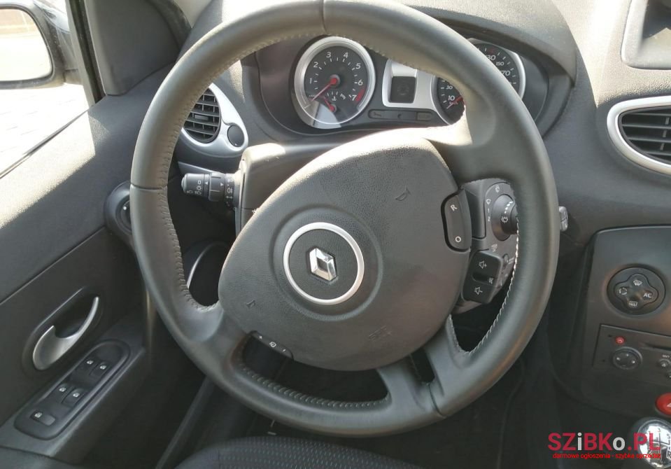 2008' Renault Clio photo #5