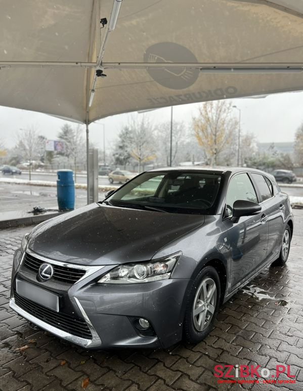 2015' Lexus CT 200H photo #1