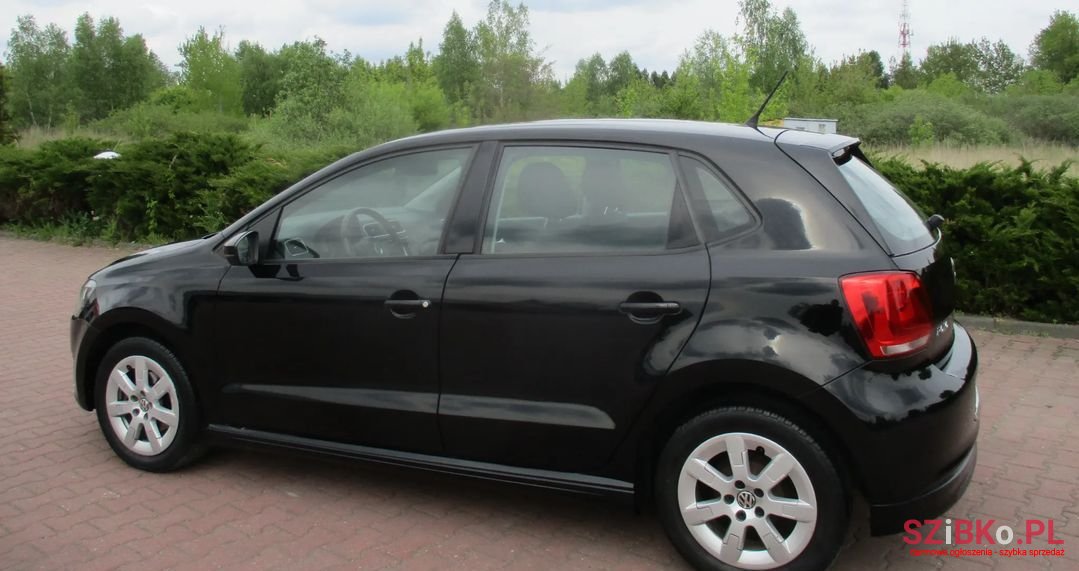 2011' Volkswagen Polo photo #5